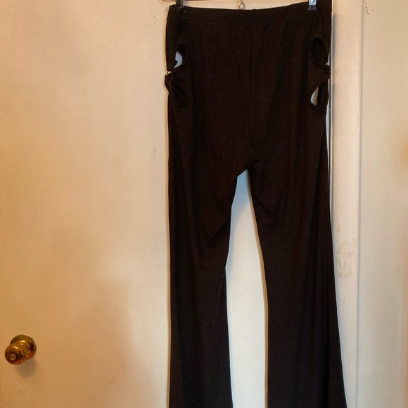 Shein Black butterfly cutout flare leggings - Picture 3 of 5